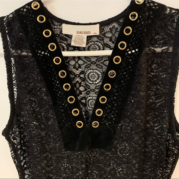 2/$10🔥 Black Lace Bodysuit with Velvet Cutout Neckline - Picture 3 of 7